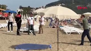 Yer: Antalya! Uzun süre hareketsiz yatan turist polisi harekete geçirdi: Gerçek ortaya çıktı! 