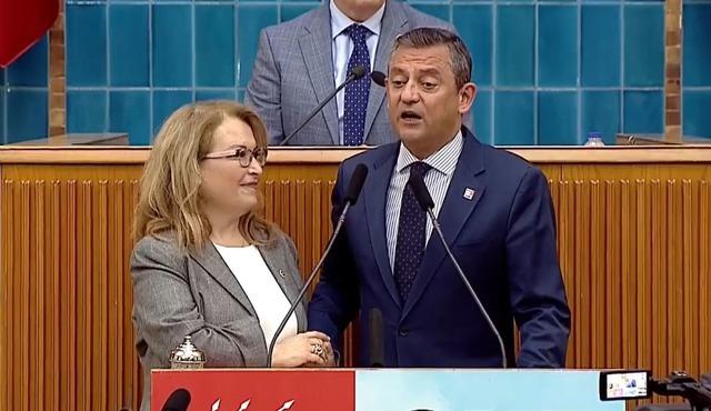 CHP'ye 'sürpriz' transfer! İYİ Parti'den istifa etmişti... Ayşe Sibel Yanıkömeroğlu'nun parti rozetini Özgür Özel taktı 640xauto
