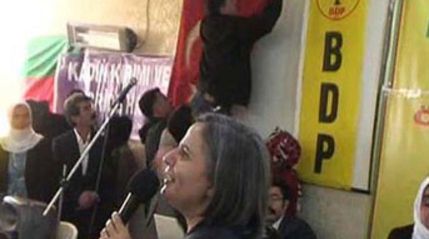 Kışanak konuşurken bayrak düşünce...