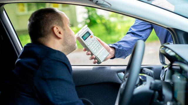 Alkollü araç kullandığı için ceza kesildi! Vücudum kendisi üretiyor, içmedim diyerek kendisini savundu... Meğerse 'sarhoş hasta sendromu' varmış 