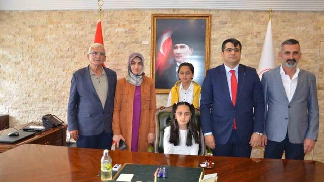 Kaymakam Kaymakçı koltuğunu ilköğretim öğrencisine devretti