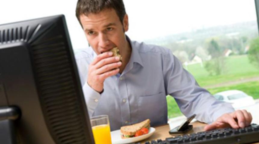 G&uuml;nde 6 saatten fazla oturanlar dikkat!