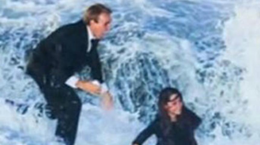 S&uuml;rpriz teklif, dalgaların azizliğine uğradı