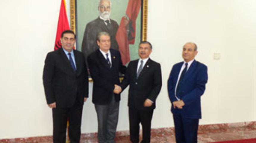 Arnavutluk&rsquo;tan kesik baş talebi