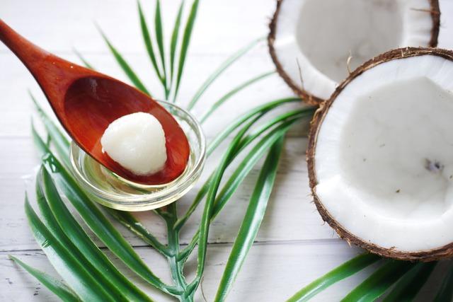 coconut-oil-used-as-a-vegan-butter-alternative-scaled