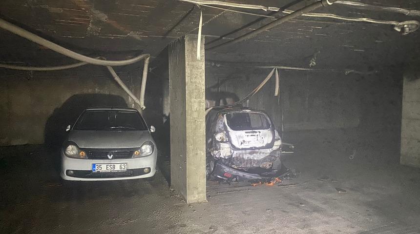 Çanakkale'de otoparkta alev alan otomobil paniğe neden oldu