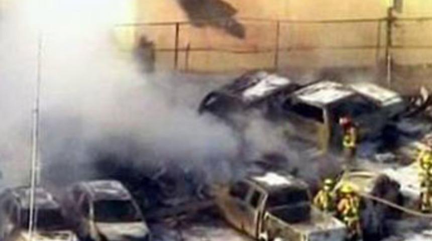 Uçak otoparka düştü: 3 ölü