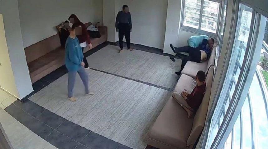 'Kafanı kırarım senin' deyip... Otizmli gence doğum gününde bakıcı şiddeti! Anneye 'Tatsızlık yaşandı' açıklaması