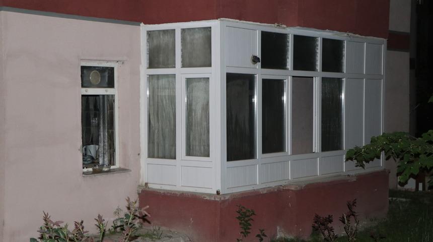 Niğde'de bir kişi benzin dökerek evlerini yaktı