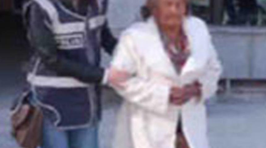 82 yaşındaki kadın 'uyuşturucu kuryesi' çıktı