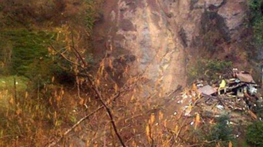 &Ouml;rg&uuml;t evi heyelan altında kaldı:4 PKK'lı &ouml;ld&uuml;