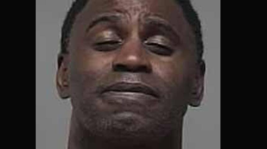 Doktor önlüğü giyerek hastanede yaşadı!