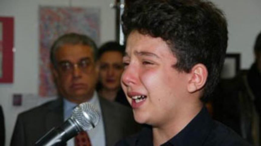 Ağlatan sergi: Tutsak eserler