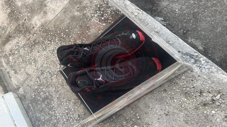 Ticaret Bakanlığı'ndan 5 milyon liralık satılık ayakkabı! 100 bin lira teminat bedeli istendi, dünyaca ünlü ismin imzası var! G2