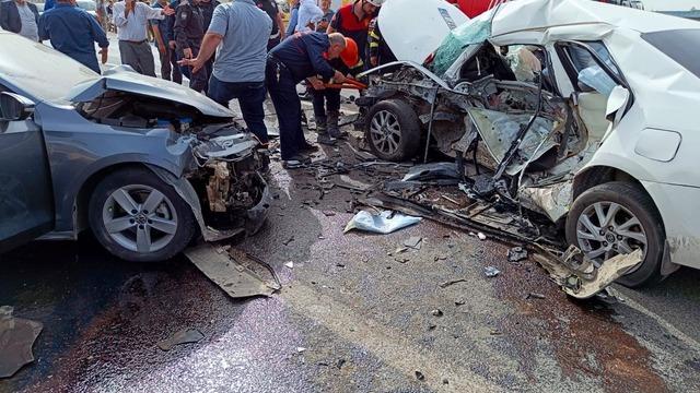 Şanlıurfa'da feci kaza! 3 araç birbirine girdi: 1 ölü, 2'si ağır 6 yaralı