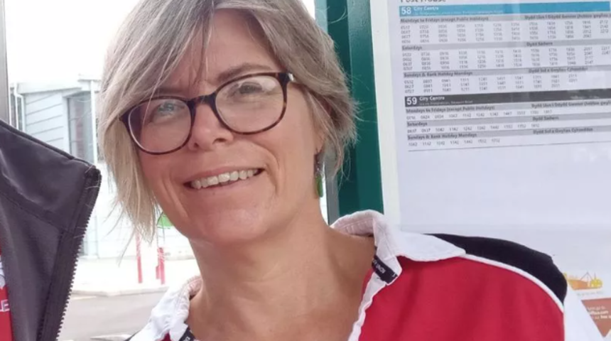 Okul bahçesinde skandal! Öğretmen 14 yaşındaki öğrencisi tarafından boynundan bıçaklanarak yaralandı