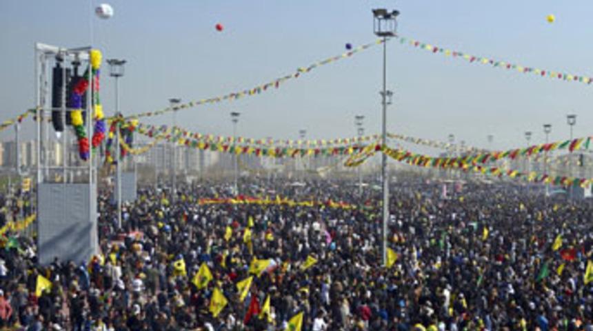 D&uuml;nya &Ouml;calan'ın &ccedil;ağrısını b&ouml;yle g&ouml;rd&uuml;