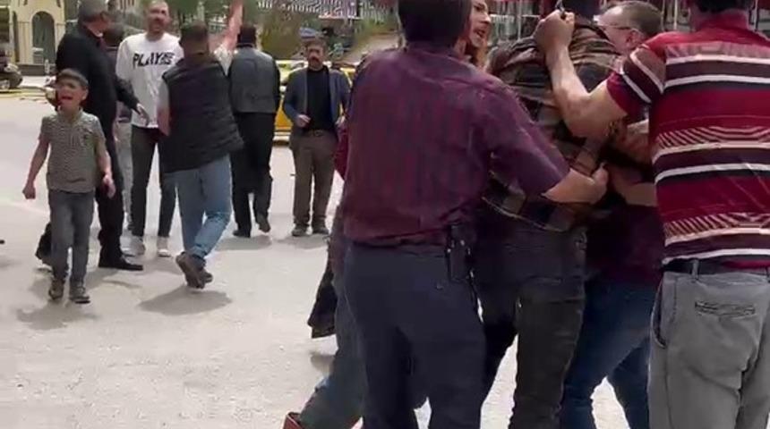 İspir’de iki grup arasında bıçaklı ve sopalı kavga