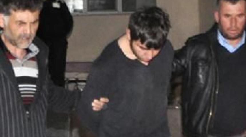 Arkadaşını 15 yerinden bı&ccedil;aklayarak &ouml;ld&uuml;rd&uuml;