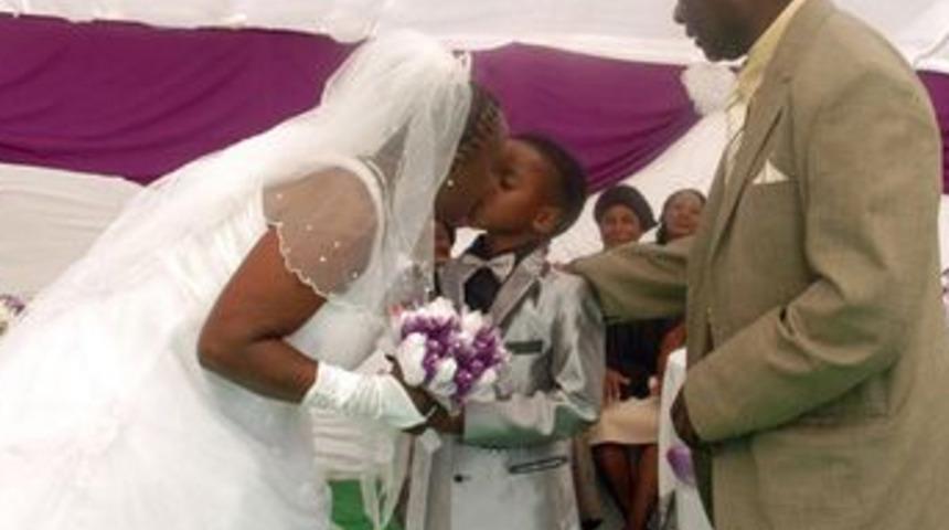 8 yaşındaki &ccedil;ocuktan evlilik sırları