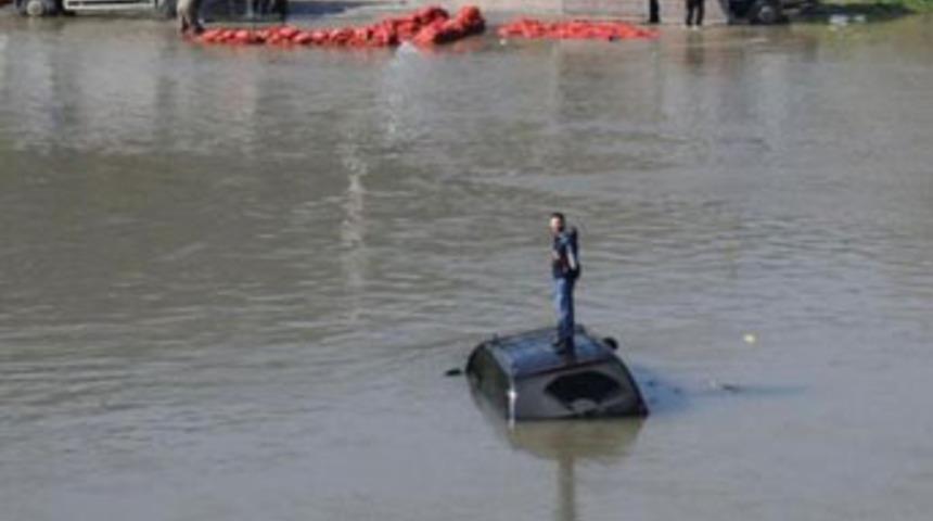 Cipin &uuml;zerinde kurtarılmayı bekledi