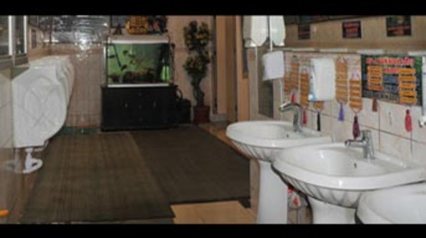 Bu tuvalete giren &ccedil;ıkmak istemiyor