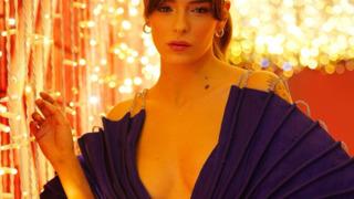 Adı Aras Bulut İynemli ile anılıyordu... Cadı'nın yıldızı Buse Meral tarzıyla galaya damga vurdu 