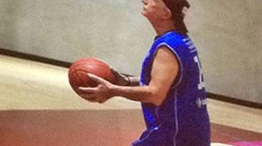 Milyarder 'basketbolcu' &Ouml;zyeğin