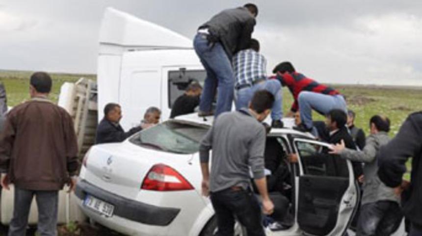 Roth'un konvoyunda kaza: 2 polis şehit