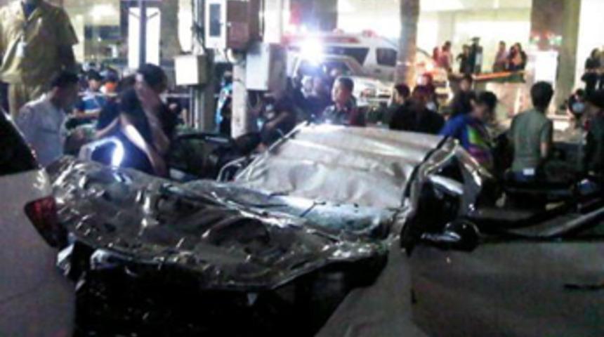 G&ouml;kten otomobil d&uuml;şt&uuml;!