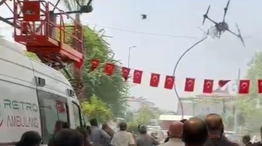 Yangın söndürme dronu kontrolden çıktı! Pervaneleri hortuma çarpıp parçalandı