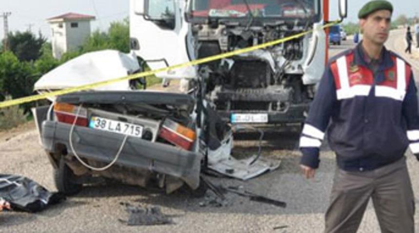Adana'da feci kaza: 3 &ouml;l&uuml;