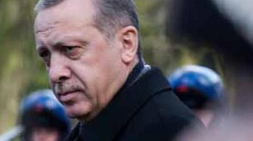 Erdoğan'ın konvoyuna şişeli saldırı