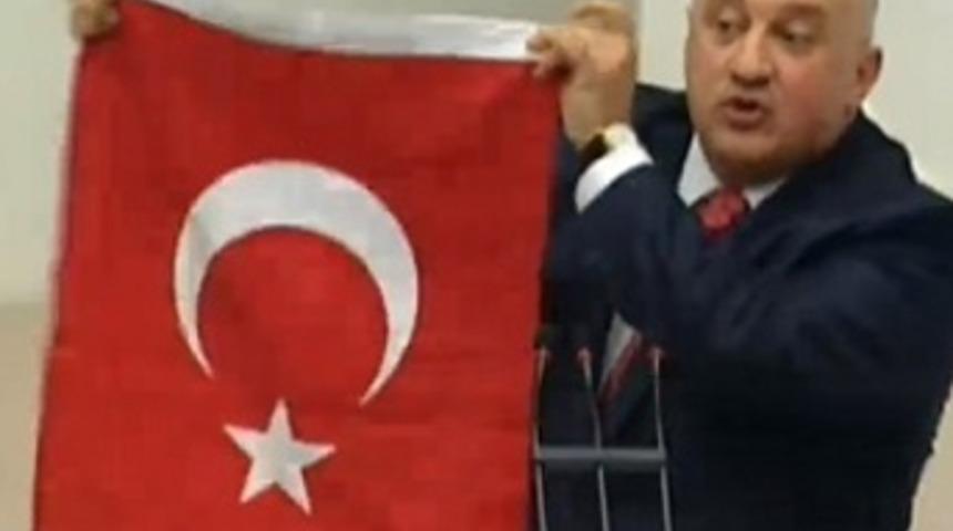 CHP'li vekil mecliste T&uuml;rk bayrağı a&ccedil;tı!