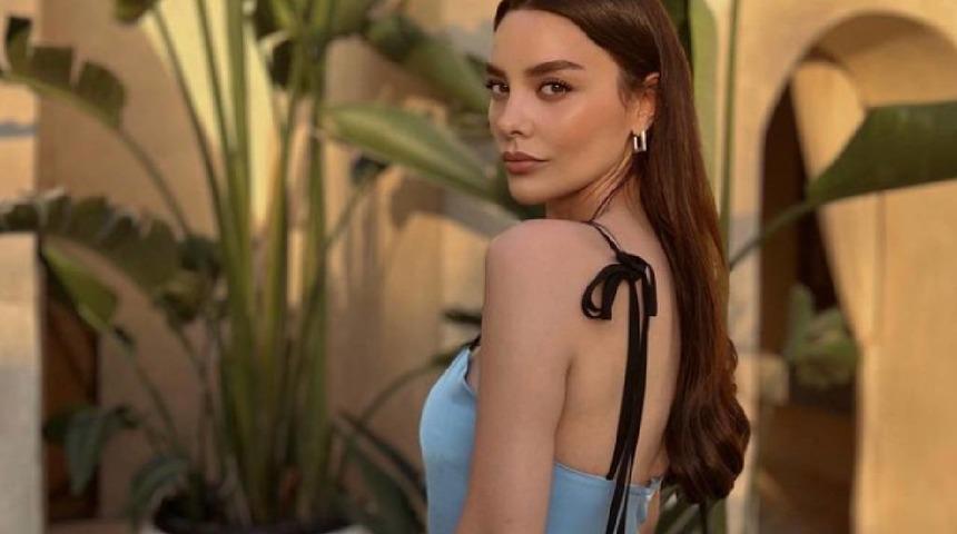 Hazal Filiz Küçükköse iddialı pozuyla sosyal medyayı salladı! Yazdığı not dikkat çekti