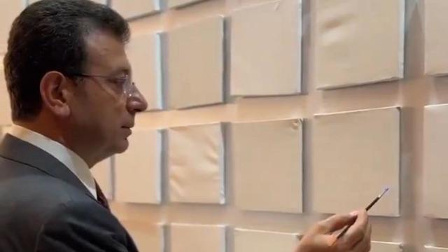 Ekrem İmamoğlu Contemporary İstanbul fuarında yağlı boya resim yaptı! İşte o mini tablo