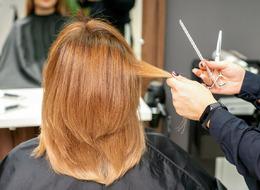 Bu kadarı da pes dedirtti! Fiyatlar altınla yarıştı! Asgari ücretin neredeyse yarısına saç kesimi yapıyorlar