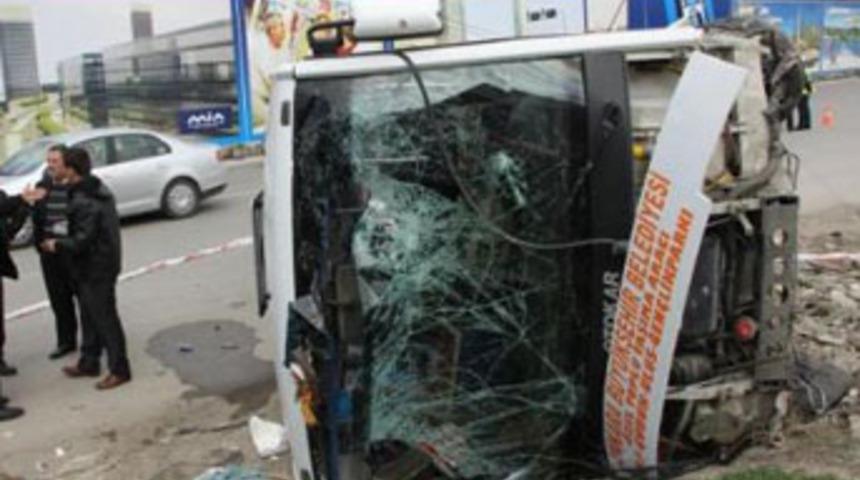 Otobüs kaza yaptı, çok sayıda yaralı var