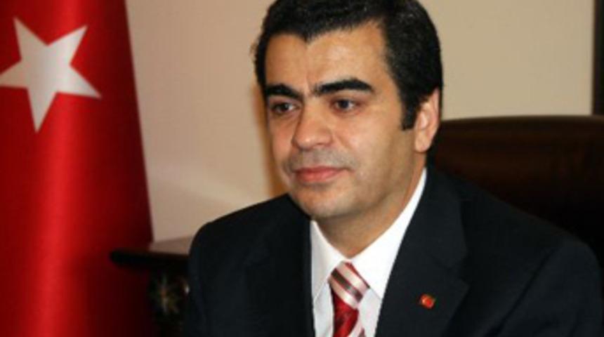 Vali, mesaiden kaçan memuru yakaladı