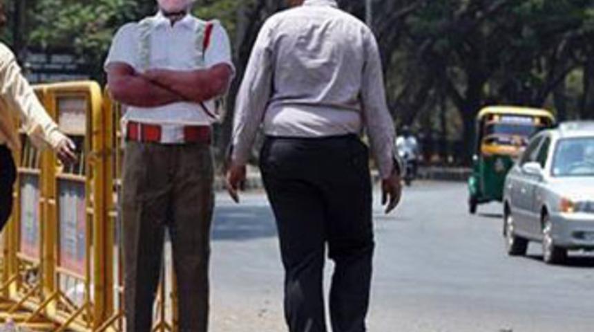 Trafik karton polise emanet