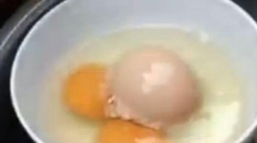 Yumurta içinde yumurta çıktı!