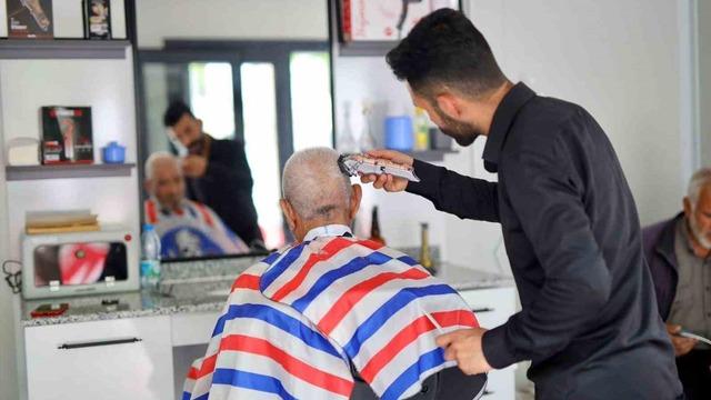 Emeklilere ücretsiz tıraş! O belediyede hayata geçti