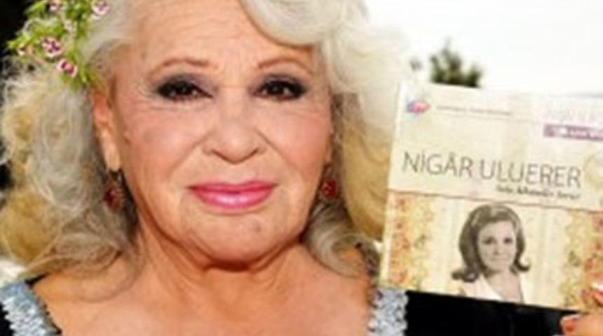 Ünlü şarkıcı yaşamını yitirdi