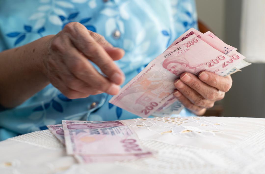 Milyonlarca emekliyi ilgilendiriyor! Bayram ikramiyelerine zam talebi! Meclis'te kanun teklifi verildi... 'En az asgari &uuml;cret tutarında...'