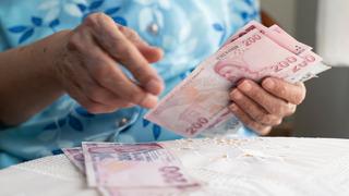 Milyonlarca emekliyi ilgilendiriyor! Bayram ikramiyelerine zam talebi! Meclis'te kanun teklifi verildi... 'En az asgari ücret tutarında...'