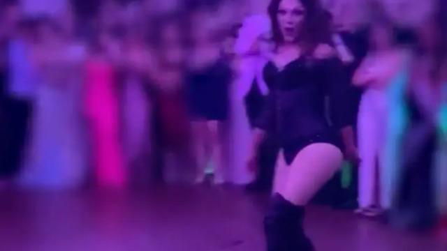 Lise mezuniyetindeki 'drag queen' performansı tepkilere neden oldu! Veliler resmen ayaklanıp duruma isyan etti