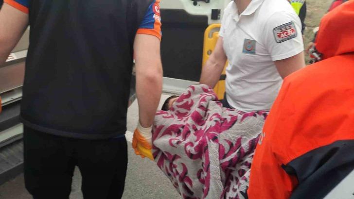 İki ticari aracın karıştığı trafik kazasında 10 kişi yaralandı G3