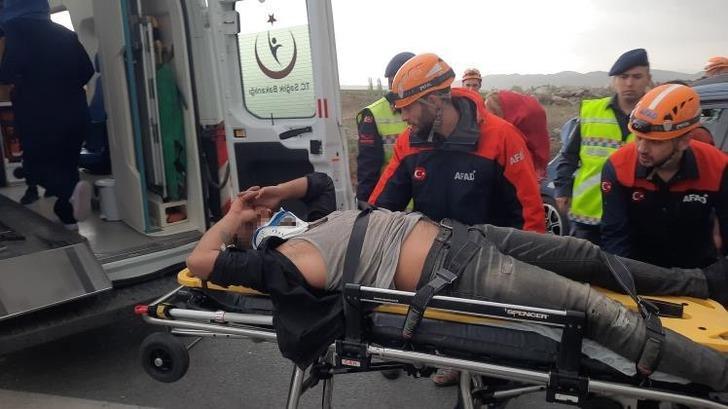 İki ticari aracın karıştığı trafik kazasında 10 kişi yaralandı G4