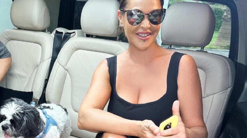 Hülya Avşar siyah mayosuyla çektiği pozlarını paylaştı! Sosyal medyayı salladı