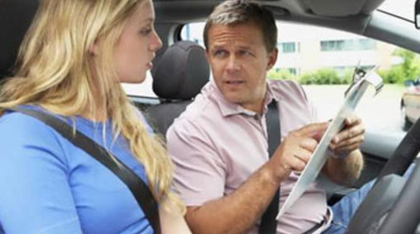 Derse girmeyene ehliyet yok